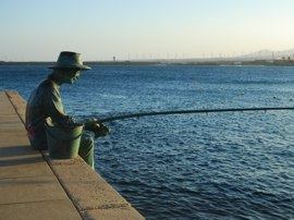 The statue of the fisherman reflects the importance of the sea to the town of Arinaga