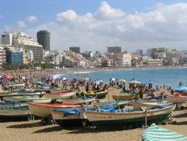 The sandy beach of Las Palmas is a great place for the family and sunbathing; for scuba diving in Las Palmas, a short ride will take you to some excellent diving in the Arinaga marine Reserve