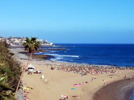 The sandy shallow beach of San Agustín is best for sunbathing