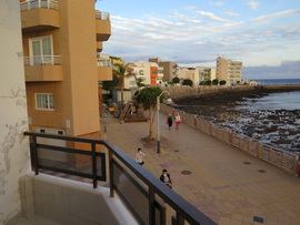 Lounge area of beach front to let Gran Canaria