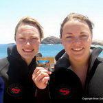 Scuba Divers complete PADI Course and get qualification cards