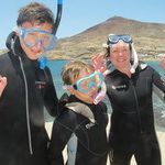 Family snorkelling in Arinaga gran canaria