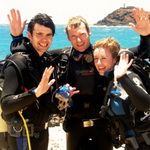 Scuba Divers complete PADI Course and get qualification cards