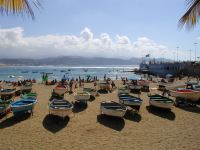 Being right next to the city of Las Palmas, this beach is always busy