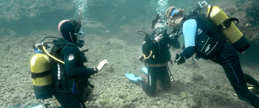 Scuba divng refresher course underwater in the Canary Islands